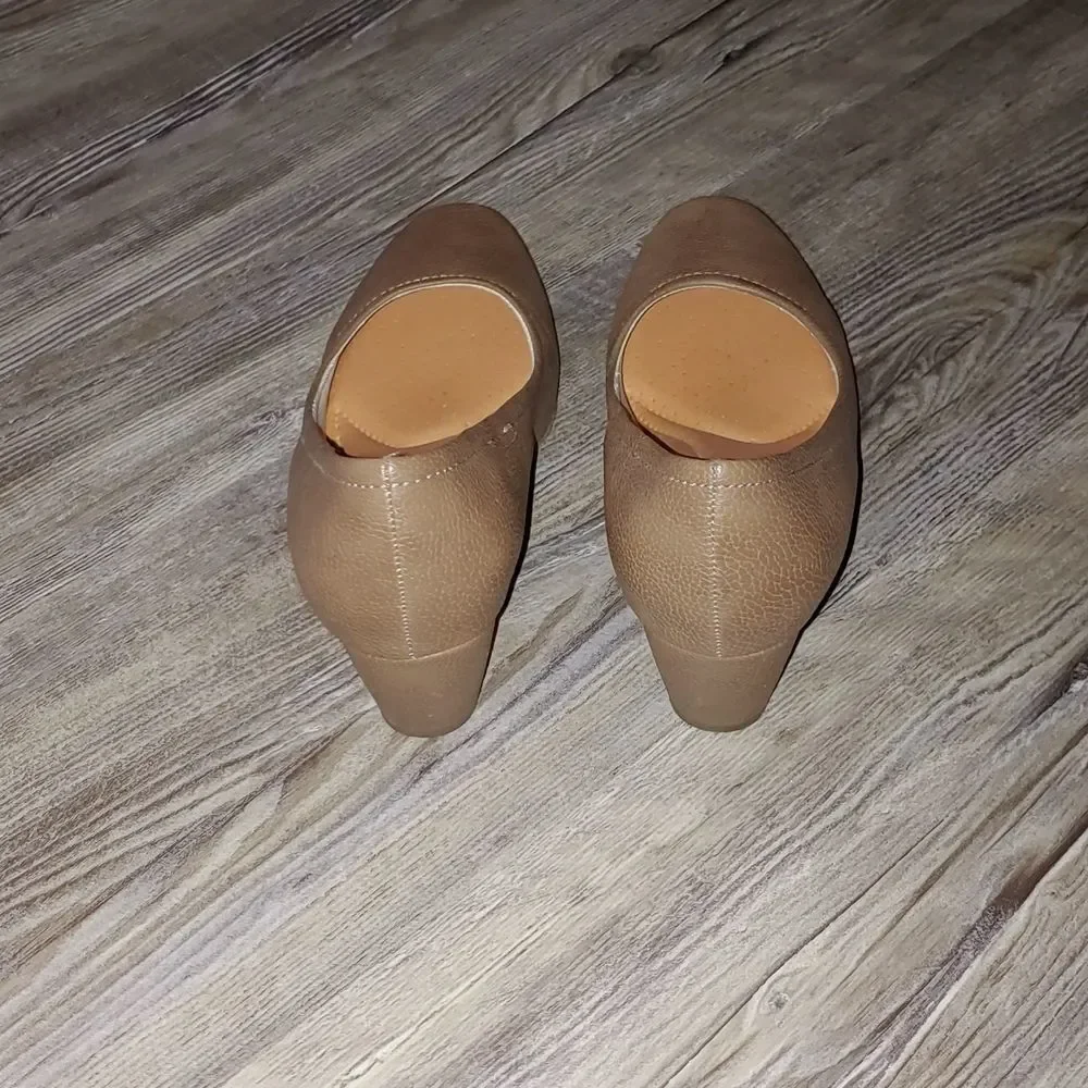 Piccadilly Cloud Tan  Brasil heel pumps Sz 6 NWOT